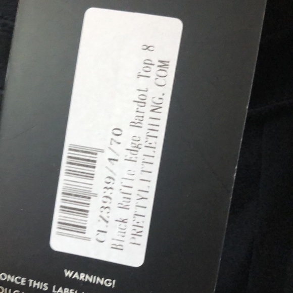 PrettyLittleThing Black Ruffle Edge Bardot Top - Picture 3 of 5